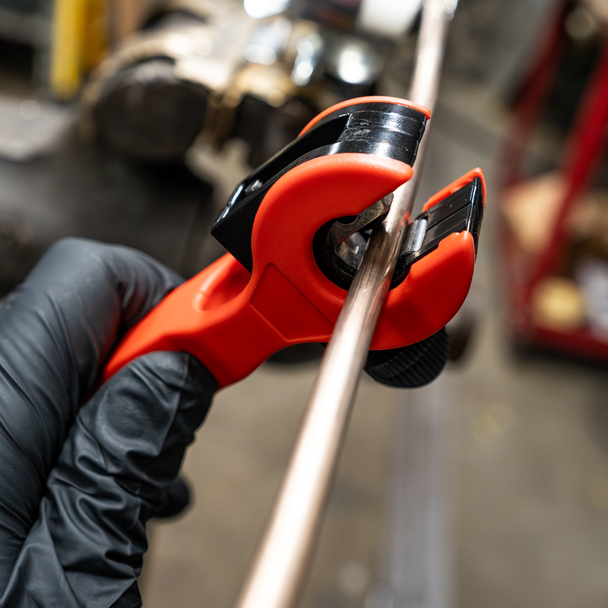 Ratcheting Metal Tube Cutter for 1/8" to 1/2" Tubing - Image 5